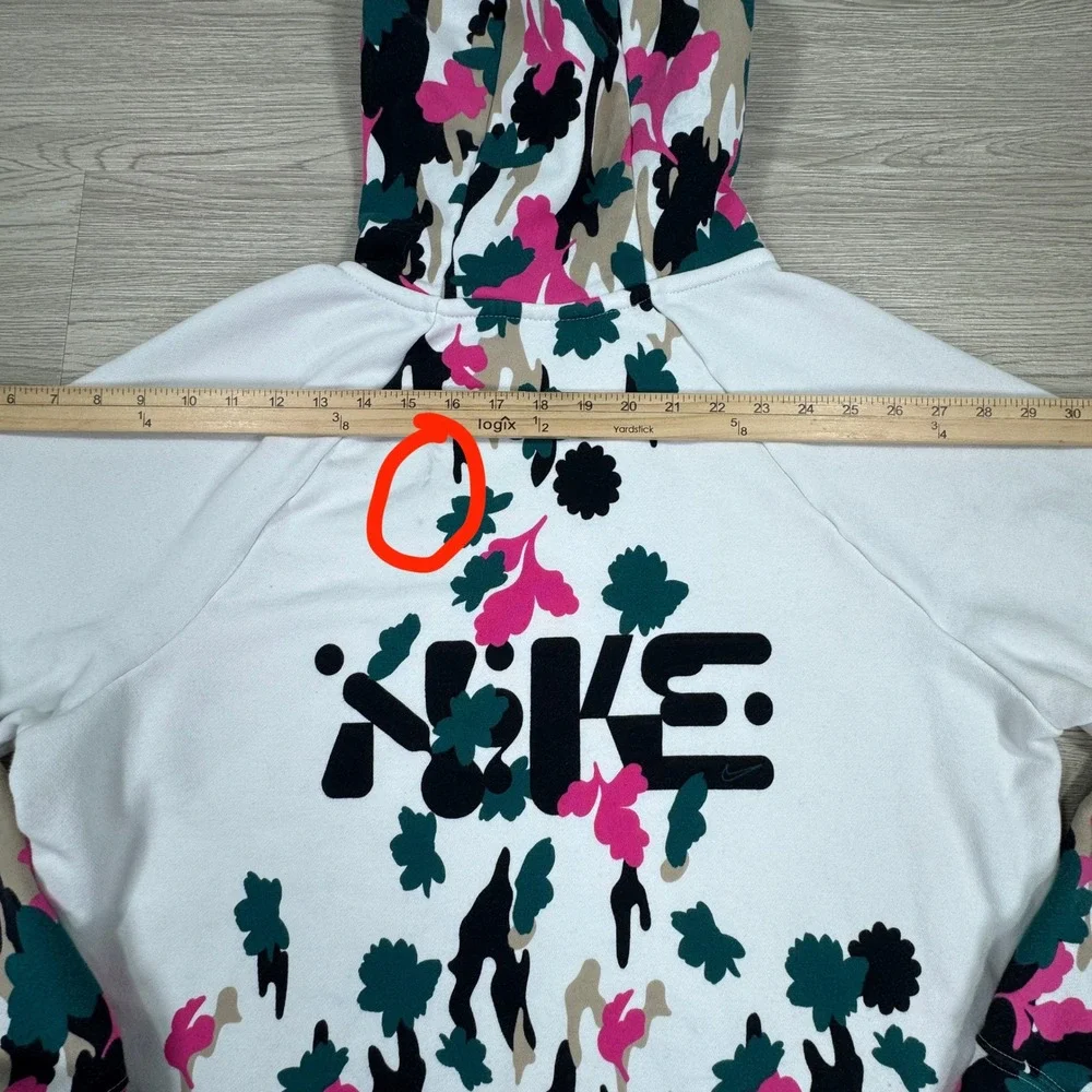 Nike Women's Hoodie Floral Camo Pullover White Pink Green Medium Fleece Graphic